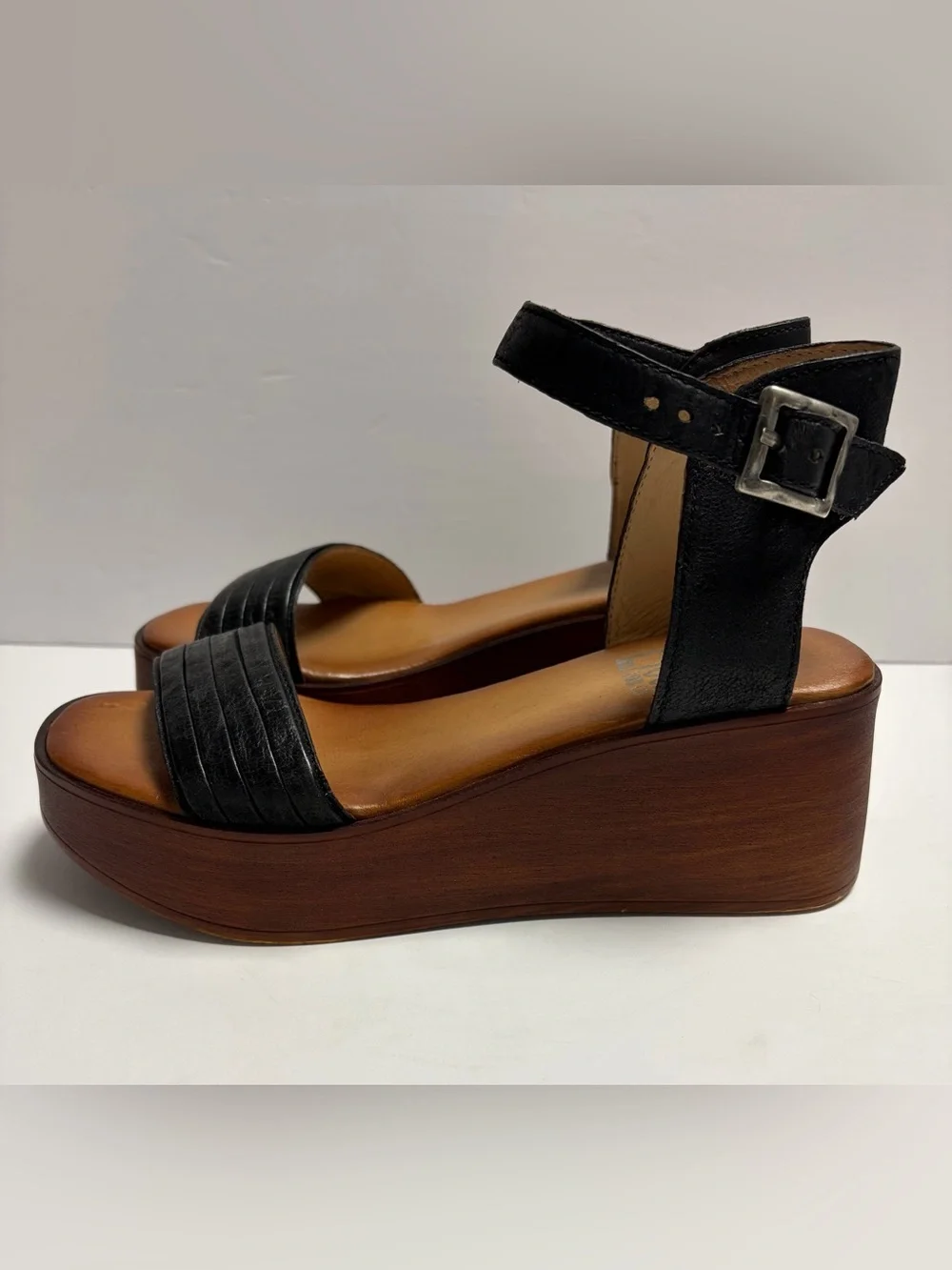 Miz Mooz Gwyneth Leather Platform Wedge Sandals Quiet Luxury  EU 39 / US 8.5-9